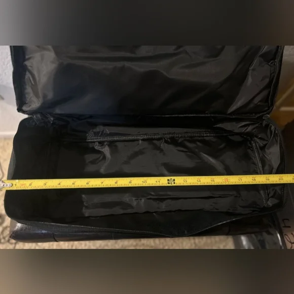 Black and tan travel bag - Picture 12 of 12